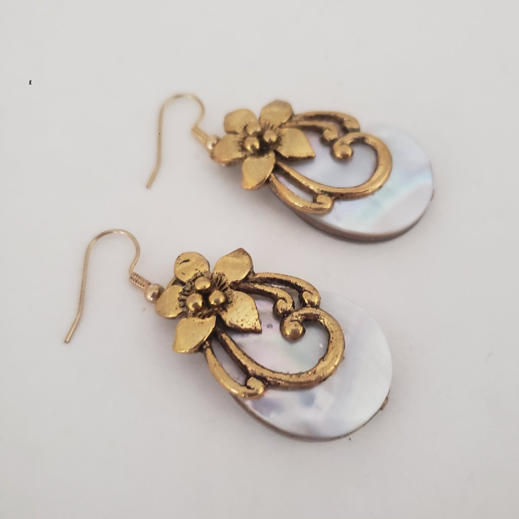 Kriaytions Mother Of Pearl Flower Drop Earrings New New